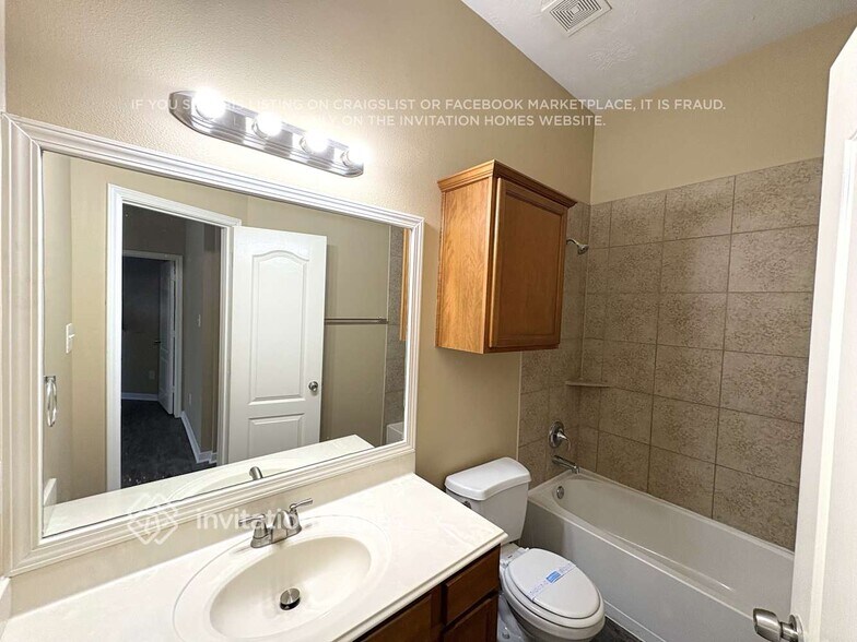 Building Photo - 18802 Cluster Oaks Dr