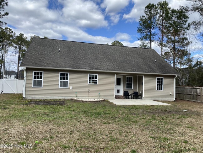 Building Photo - 860 Old Folkstone Rd