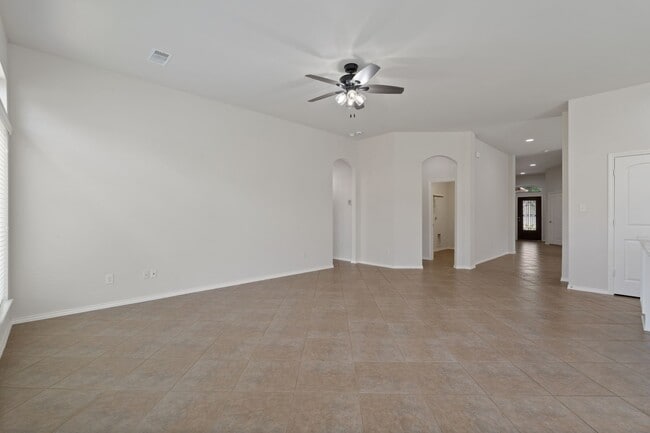 Building Photo - 2707 Oak Pass Ct