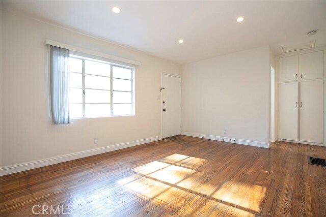 Building Photo - 347 W Dryden St