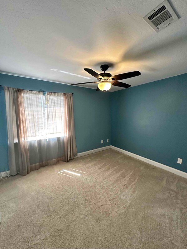 Building Photo - 955 Schumann Dr