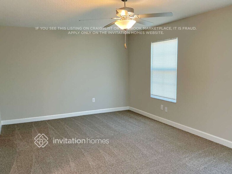 Building Photo - 2856 Coach Manors Way