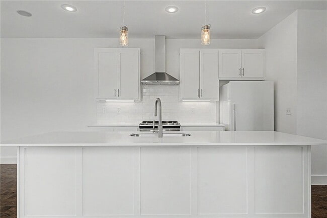 Building Photo - 644 SW B St