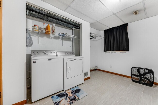 Building Photo - 521 Woodhaven Dr