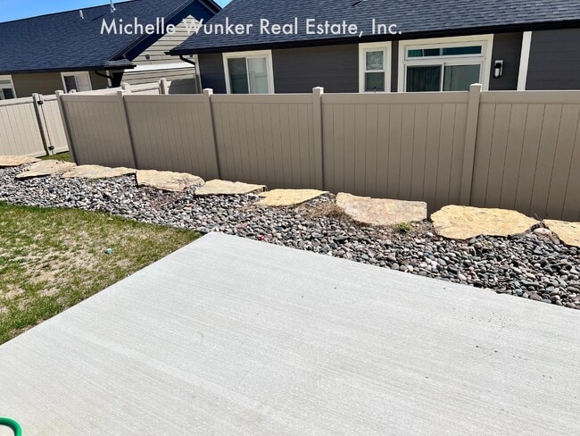 Building Photo - 6330 Beckville ln