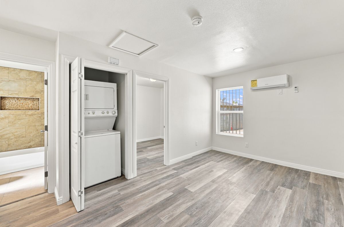 Building Photo - 10646 S Wilton Pl