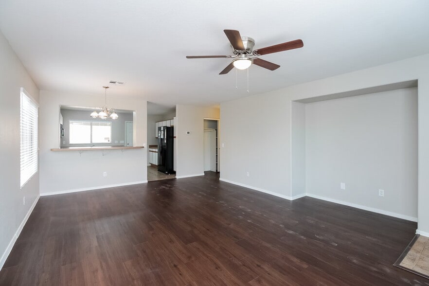 Building Photo - 15843 W Woodlands Ave