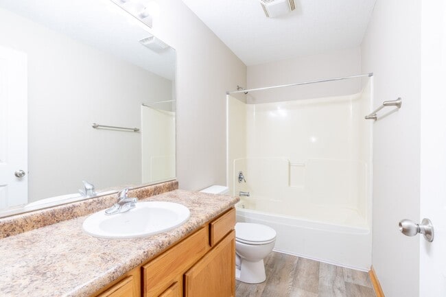 Building Photo - 2 Bedroom 2 Bathroom Town House - Exterior Unit