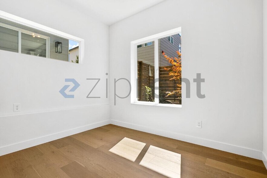 Building Photo - Unit C