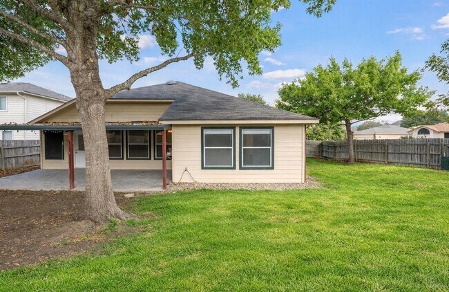 Building Photo - 1611 Sunnycrest Cir