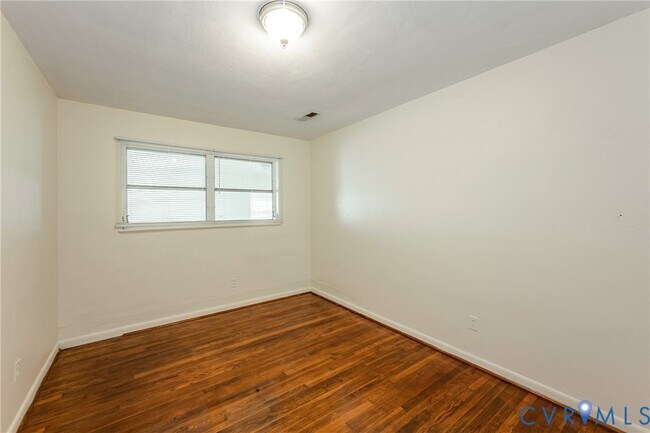 Building Photo - 2604 Sunnybrook Rd