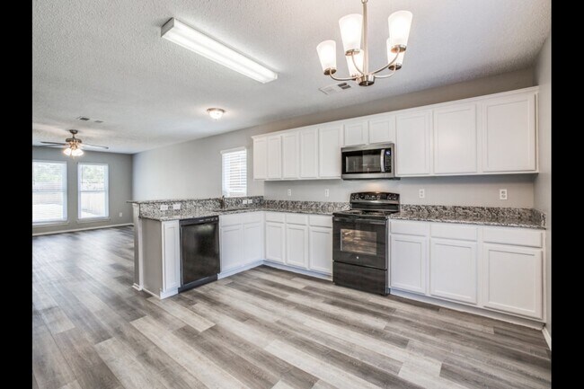 Building Photo - 624 Canyon Pl