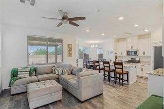 Building Photo - 976 Bluebell Brook St