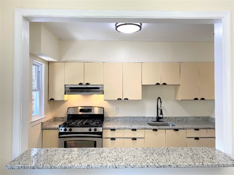 Building Photo - 95 Kentway