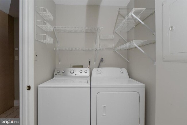 Building Photo - 1775 S Hayes St