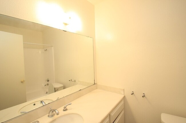Building Photo - Coming Soon – Charming 3-Bedroom Townhome ...