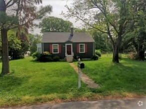 Building Photo - Bungalow style home off of Staples Mill on...