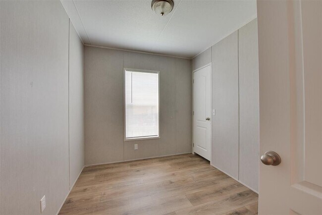 Building Photo - 315 Broadmore Dr