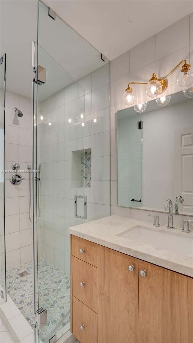 Building Photo - 500 SW 51st Ct