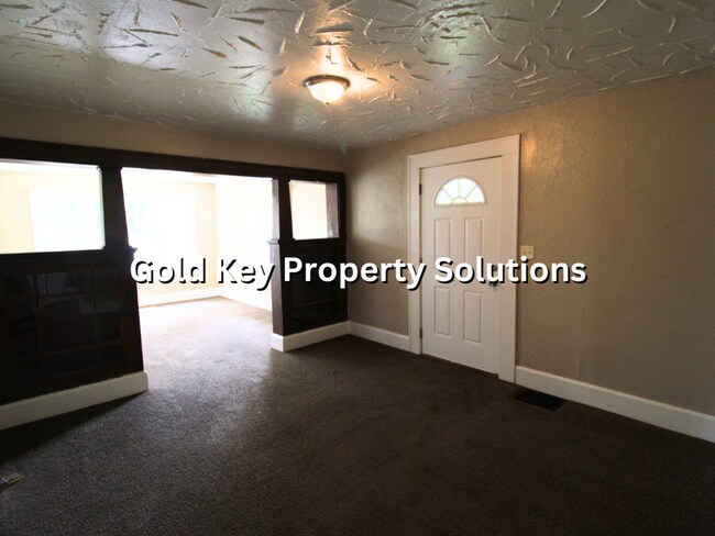 Building Photo - 3 BR 1 BA House with Enclosed Front Porch ...