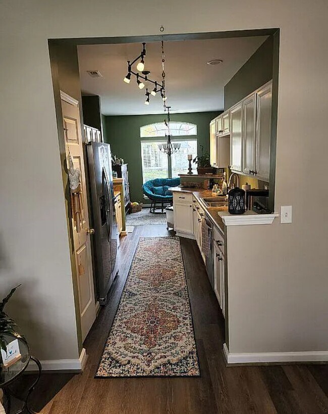 Building Photo - 328 Moonstone Dr