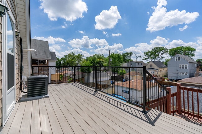 Building Photo - 4624 N Springfield Ave