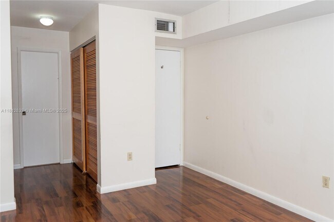 Building Photo - 9140 SW 123rd Ct