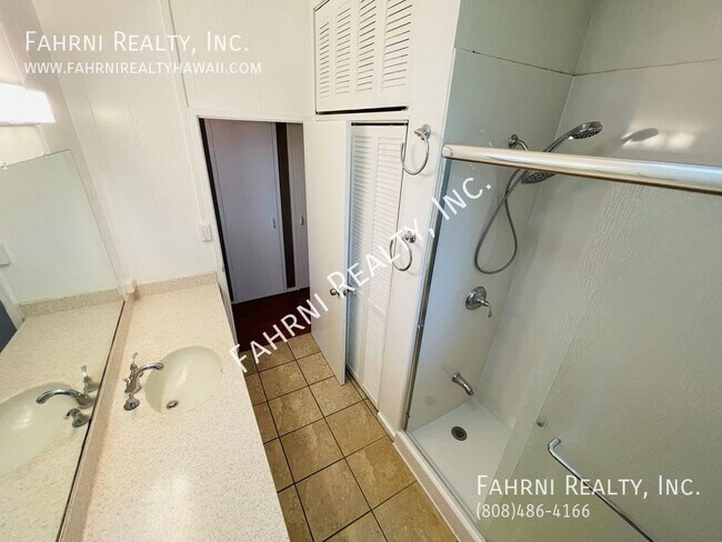 Building Photo - 1472 Kalauipo St