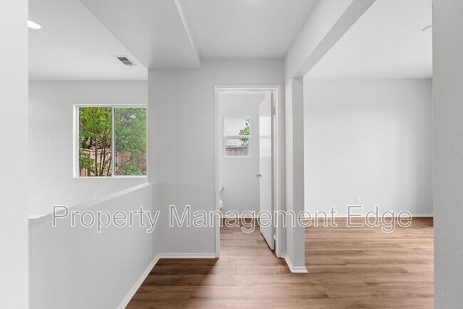 Building Photo - 32042 Freesia Ct