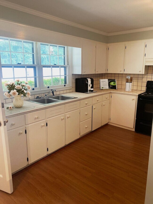 Building Photo - 310 West Chestnut Street, Unit 2