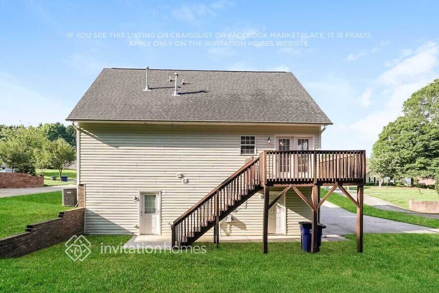 Building Photo - 2741 Bridgeport Dr