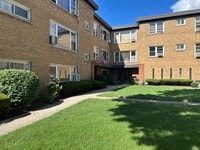 Building Photo - 6823 N Northwest Hwy