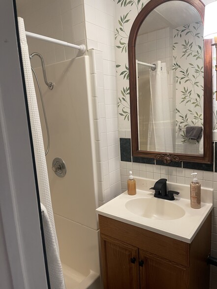 Building Photo - 1737-1/2 S 10th St