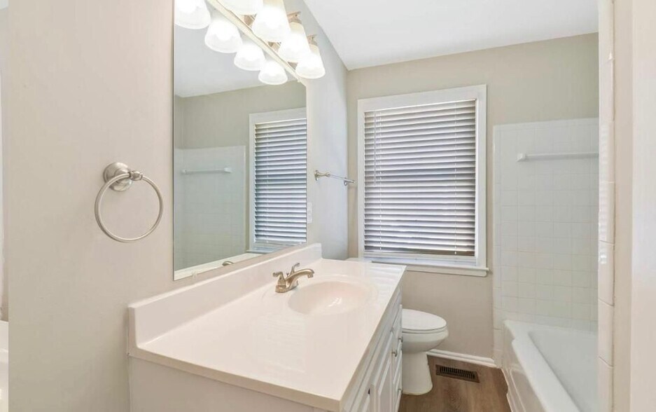 Building Photo - 1841 Haines St