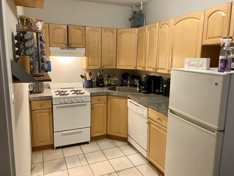 Building Photo - 110 Brainerd Rd