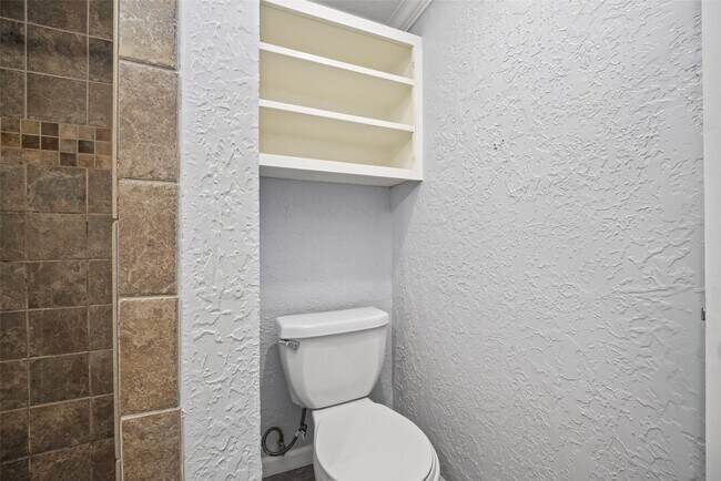 Building Photo - 8103 Oak Moss Dr
