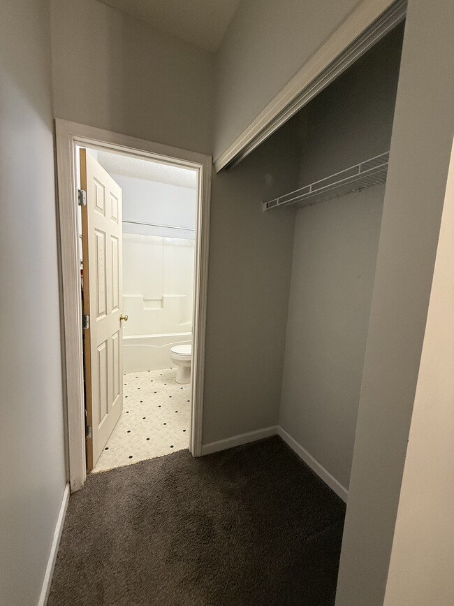 Closet and adjacent bathroom - 3208 Rue Royale St