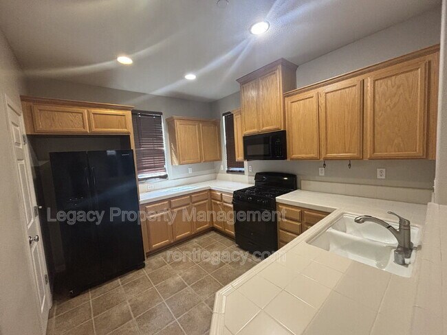 Building Photo - 893 Equinox Loop