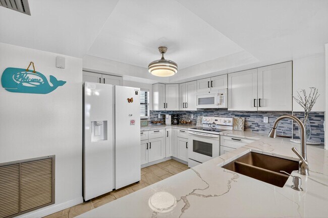 Building Photo - 801 S Ocean Dr