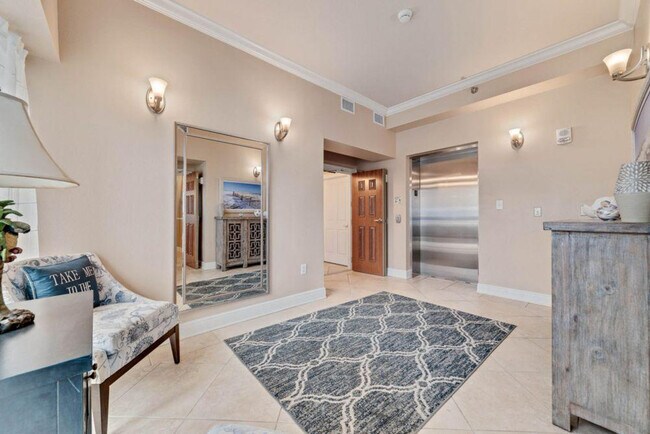 Building Photo - 855 W Beach Blvd