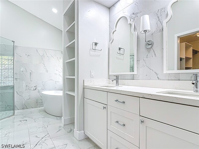 Building Photo - 351 Pindo Palm Dr