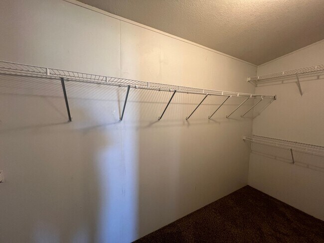 Building Photo - **Move-in Discount** 3 bedroom, 2 bathroom house with large office