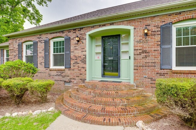 Building Photo - This beautifully maintained Ranch on over an acre of land invites you home to Lancaster, SC.