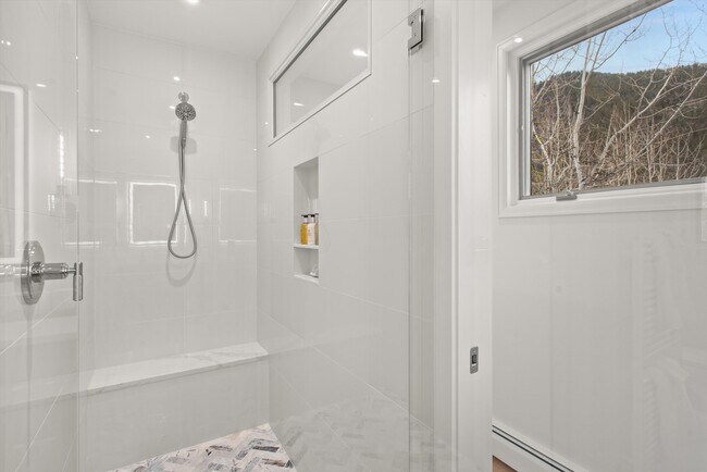 Building Photo - 262 Eastwood Rd