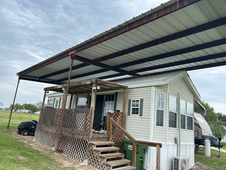 Building Photo - 533 S Vista Ln