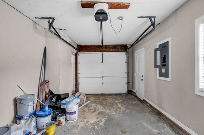 Building Photo - Newly Renovated 4-Bedroom Home with Pool i...