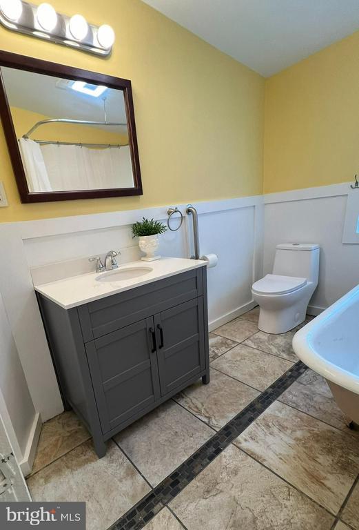 Building Photo - 42 Holland Ave