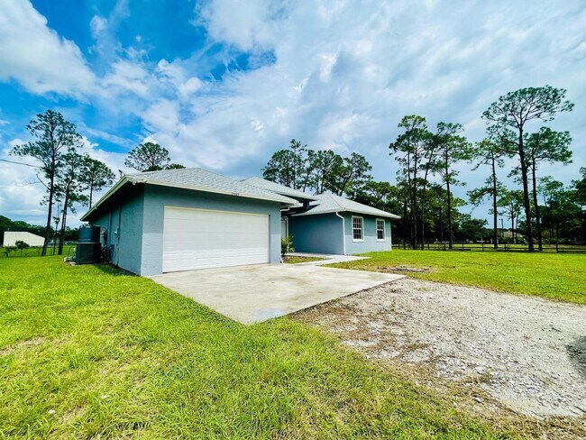 Building Photo - 17225 78th Rd N