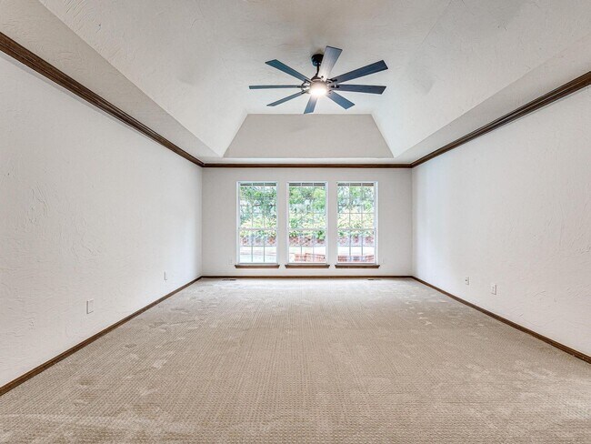Building Photo - 4 Bedrooms - 3 Bathrooms - 3 Car Garage - ...