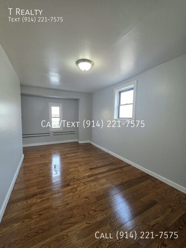 Building Photo - 14 Thurman St